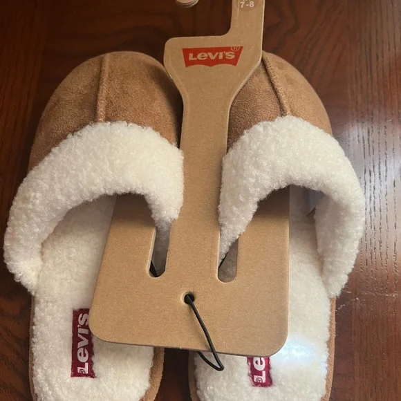 New Levi’s women’s slippers size 7-8 - Picture 2 of 3